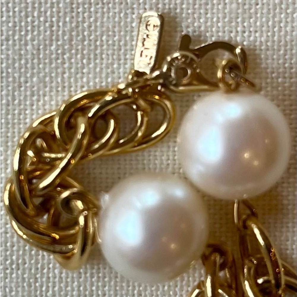 Vintage Monet Gold & Pearl Bracelet - Picture 12 of 16